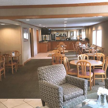 Quality Inn & Suites Милуоки Экстерьер фото