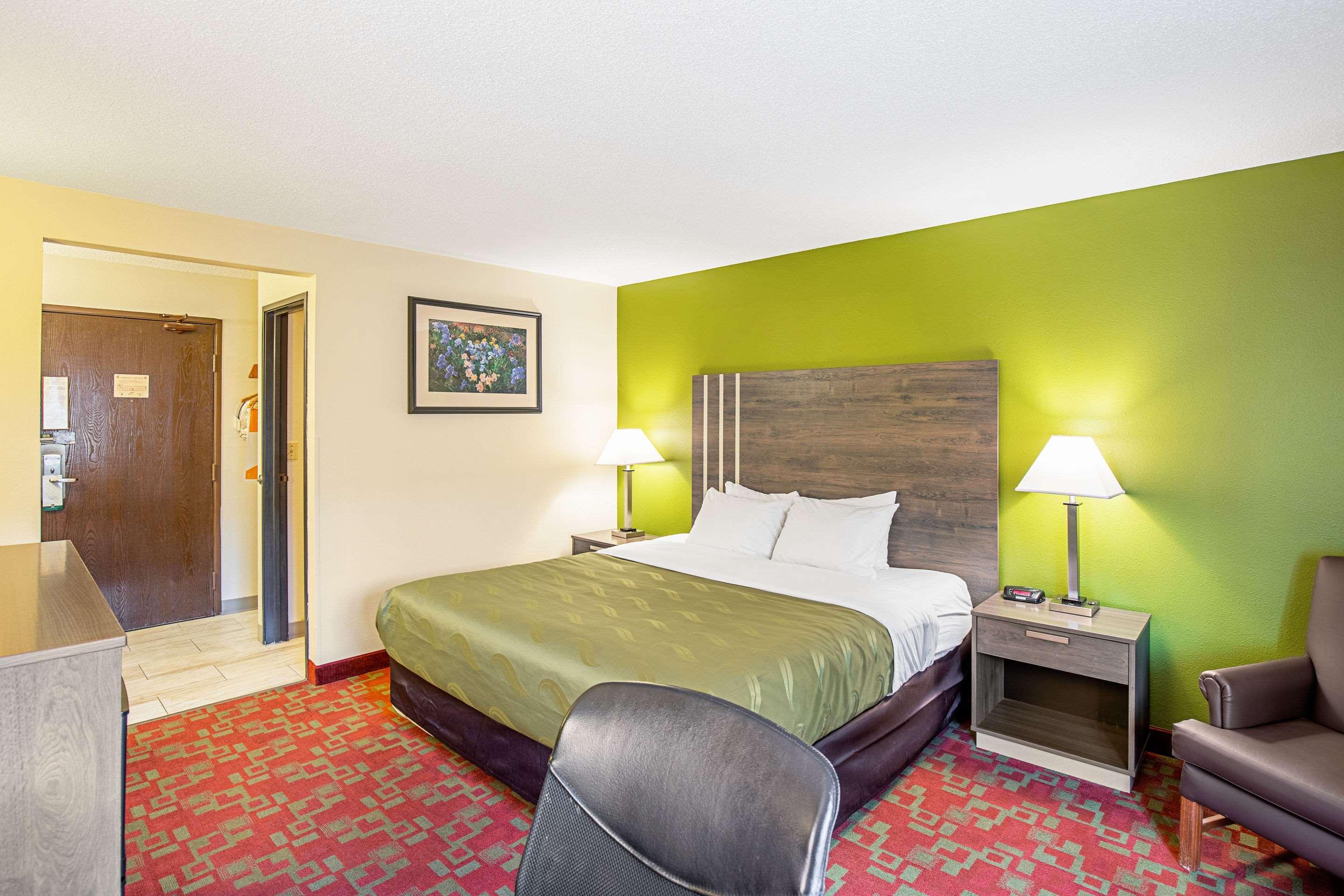 Quality Inn & Suites Милуоки Экстерьер фото