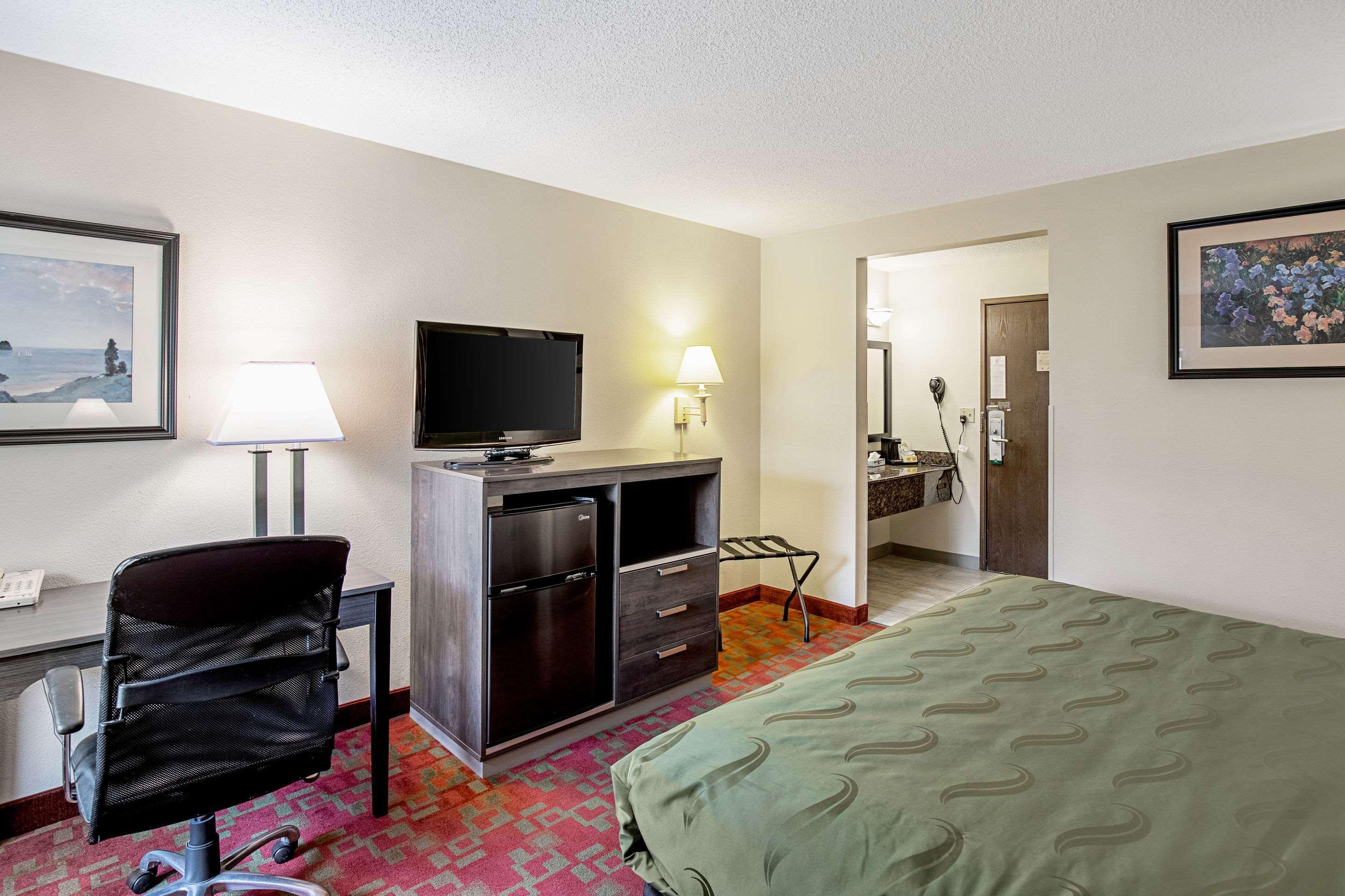 Quality Inn & Suites Милуоки Экстерьер фото