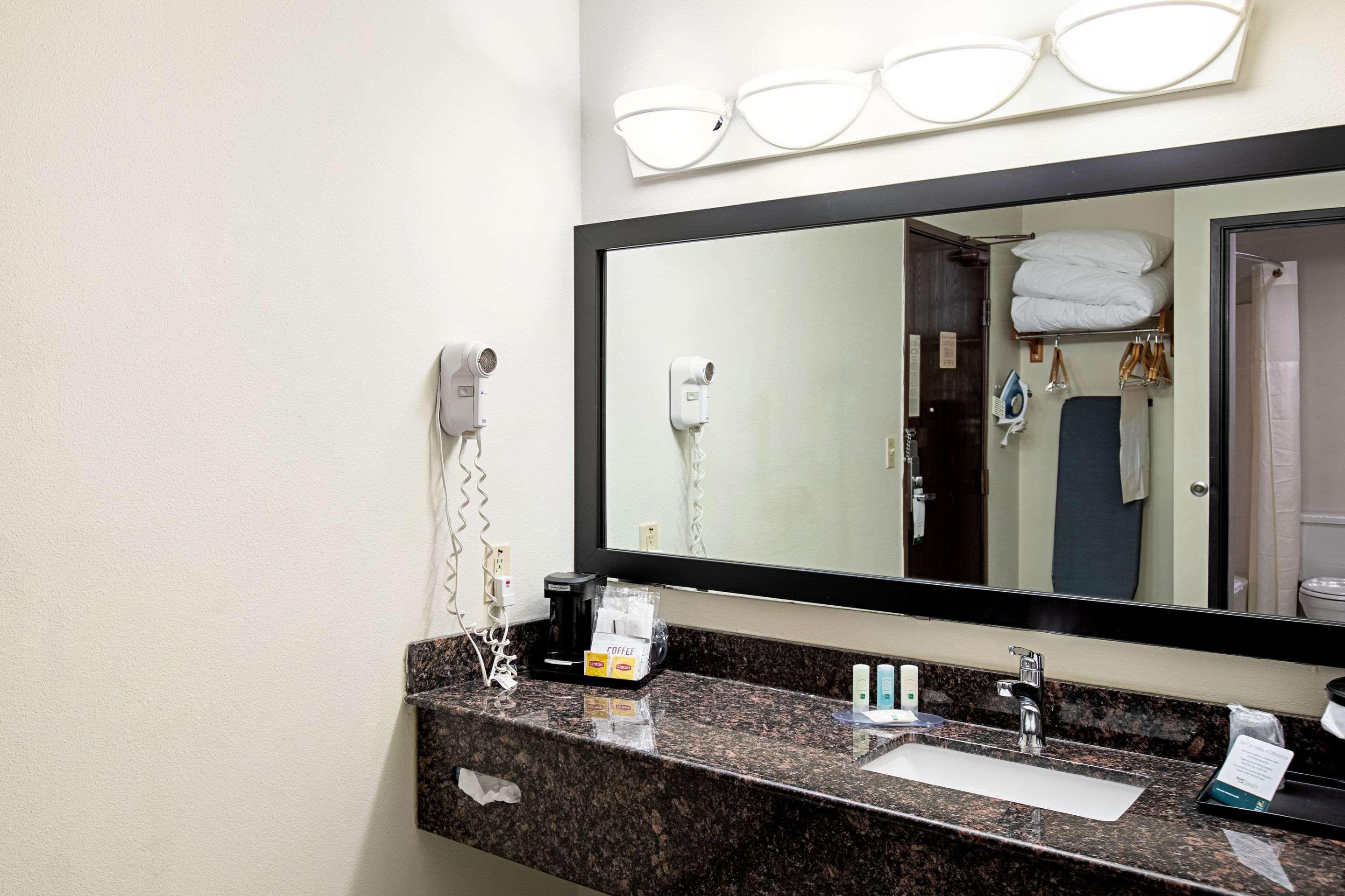 Quality Inn & Suites Милуоки Экстерьер фото