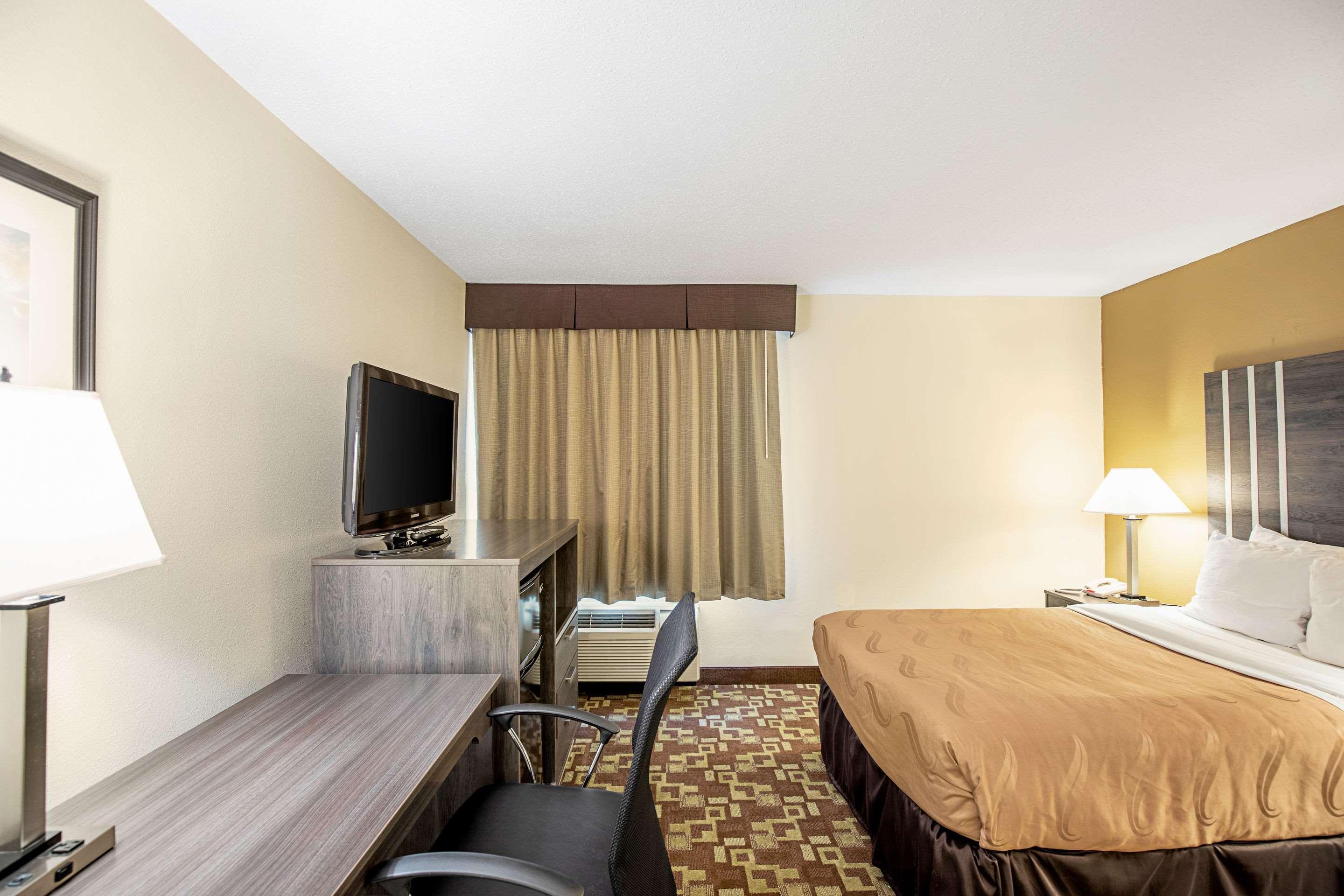 Quality Inn & Suites Милуоки Экстерьер фото