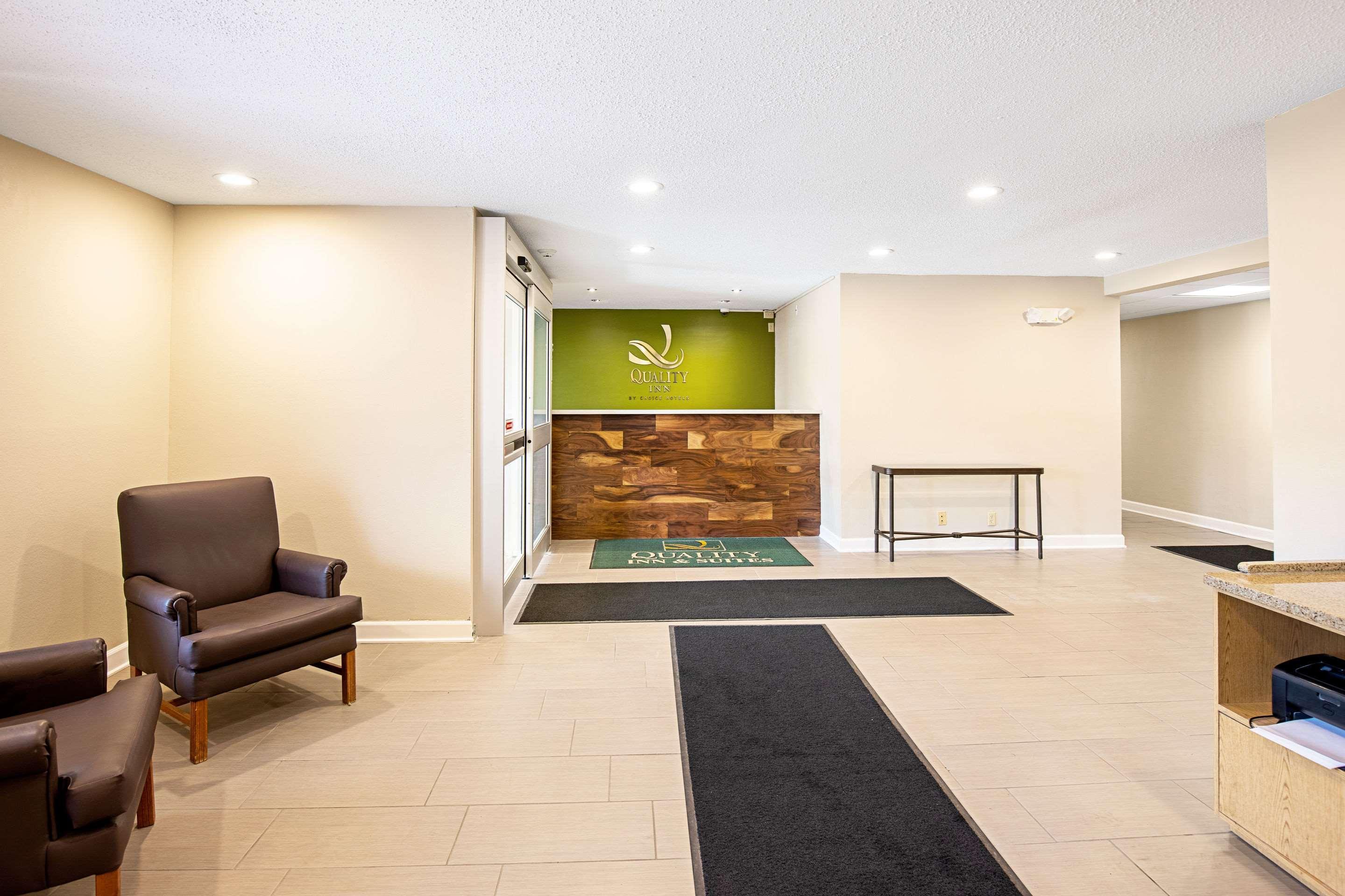 Quality Inn & Suites Милуоки Экстерьер фото