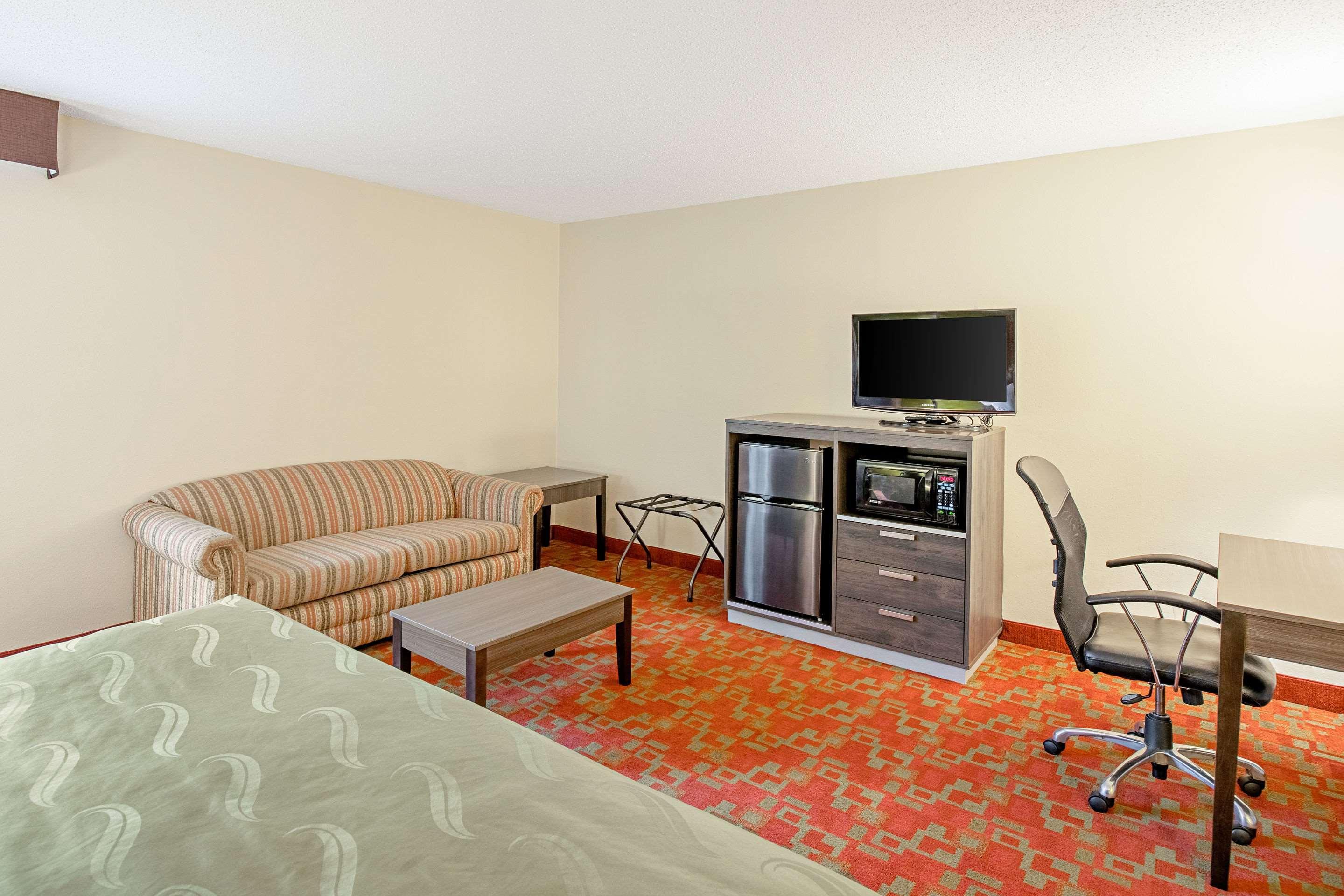 Quality Inn & Suites Милуоки Экстерьер фото