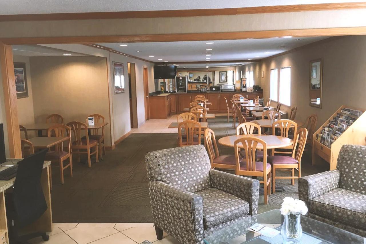 Quality Inn & Suites Милуоки Экстерьер фото