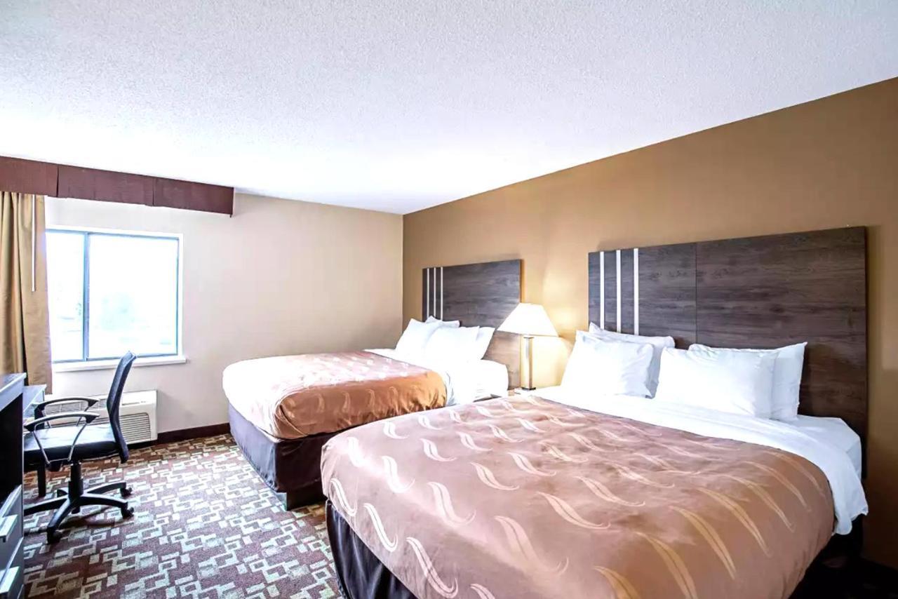 Quality Inn & Suites Милуоки Экстерьер фото
