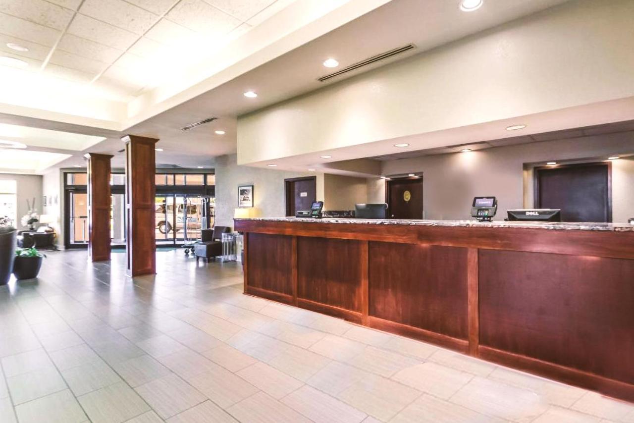 Quality Inn & Suites Милуоки Экстерьер фото