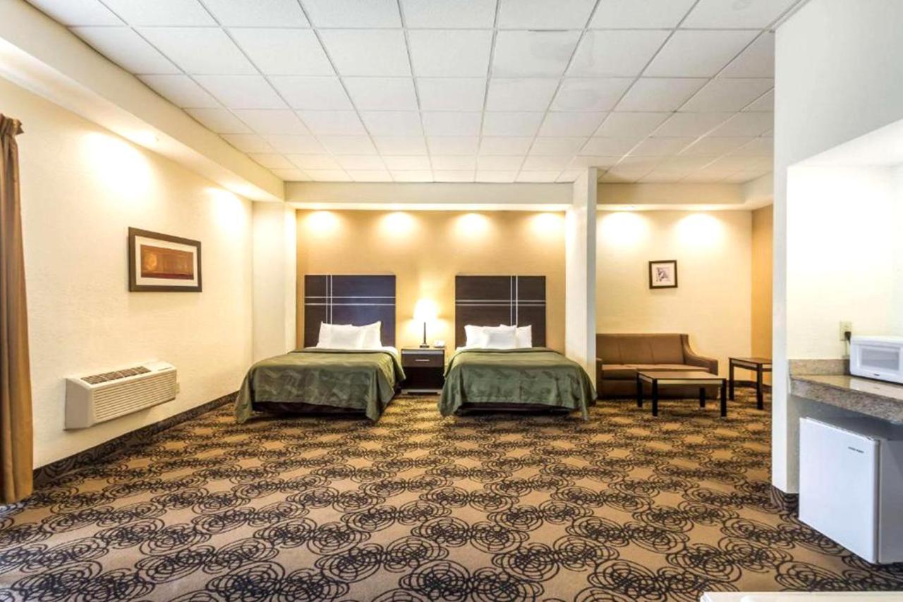 Quality Inn & Suites Милуоки Экстерьер фото