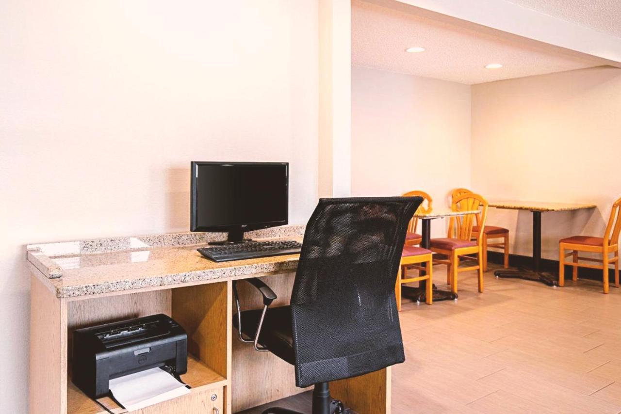 Quality Inn & Suites Милуоки Экстерьер фото