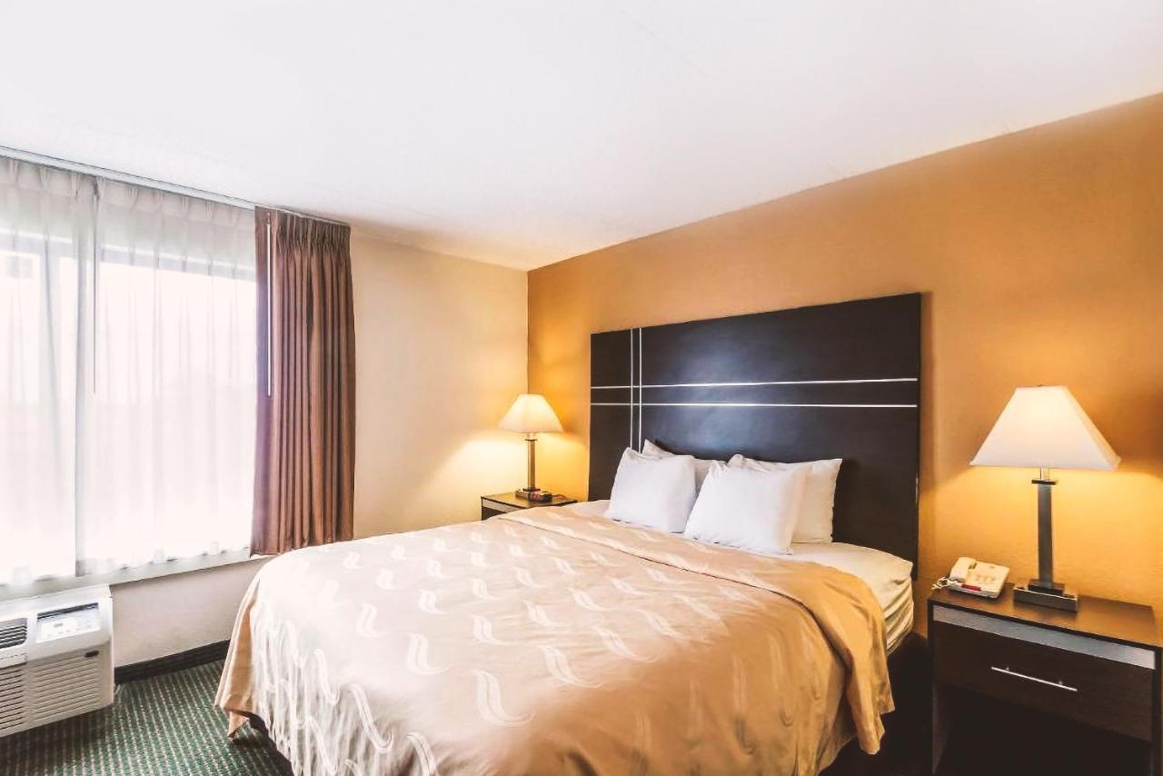 Quality Inn & Suites Милуоки Экстерьер фото
