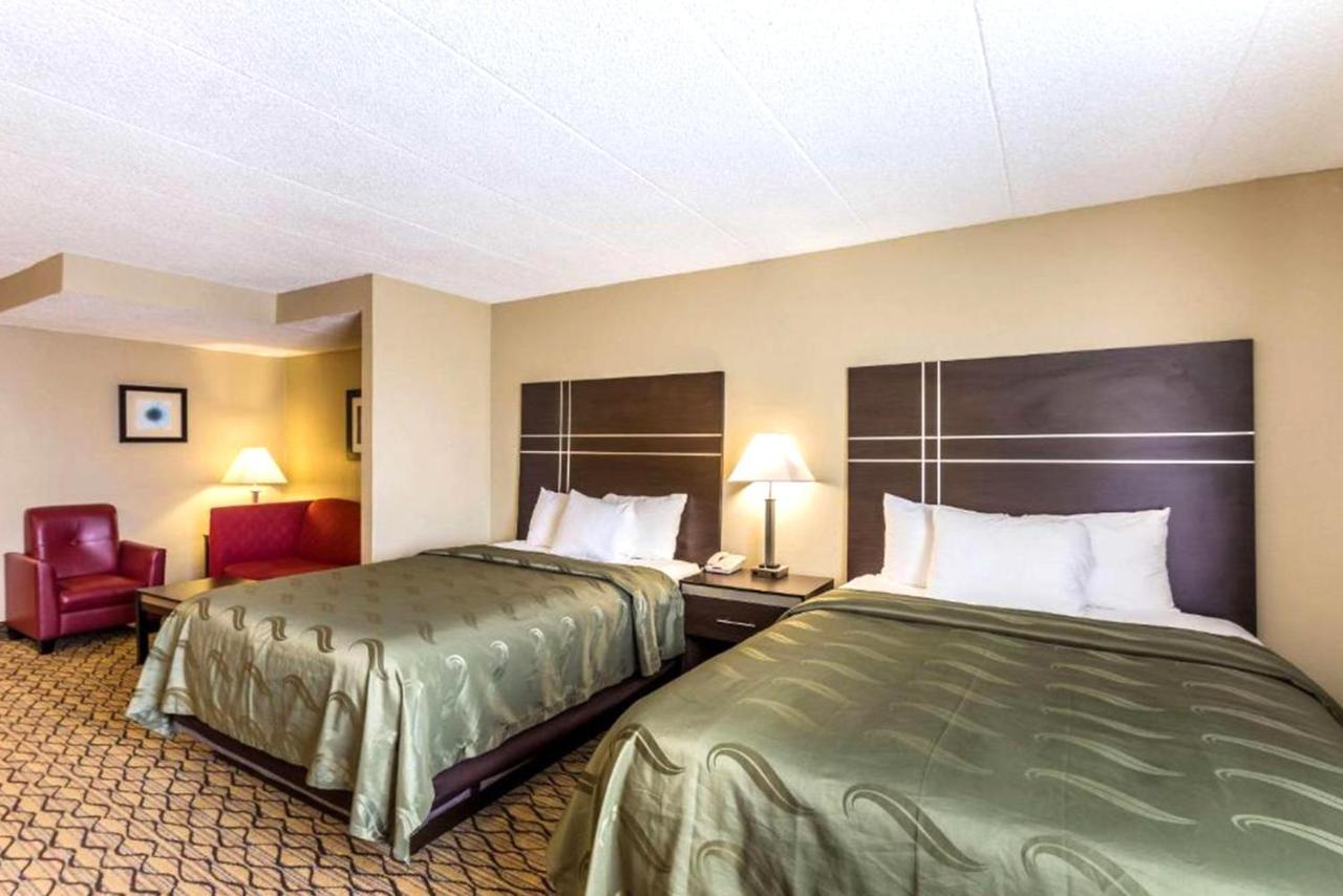 Quality Inn & Suites Милуоки Экстерьер фото