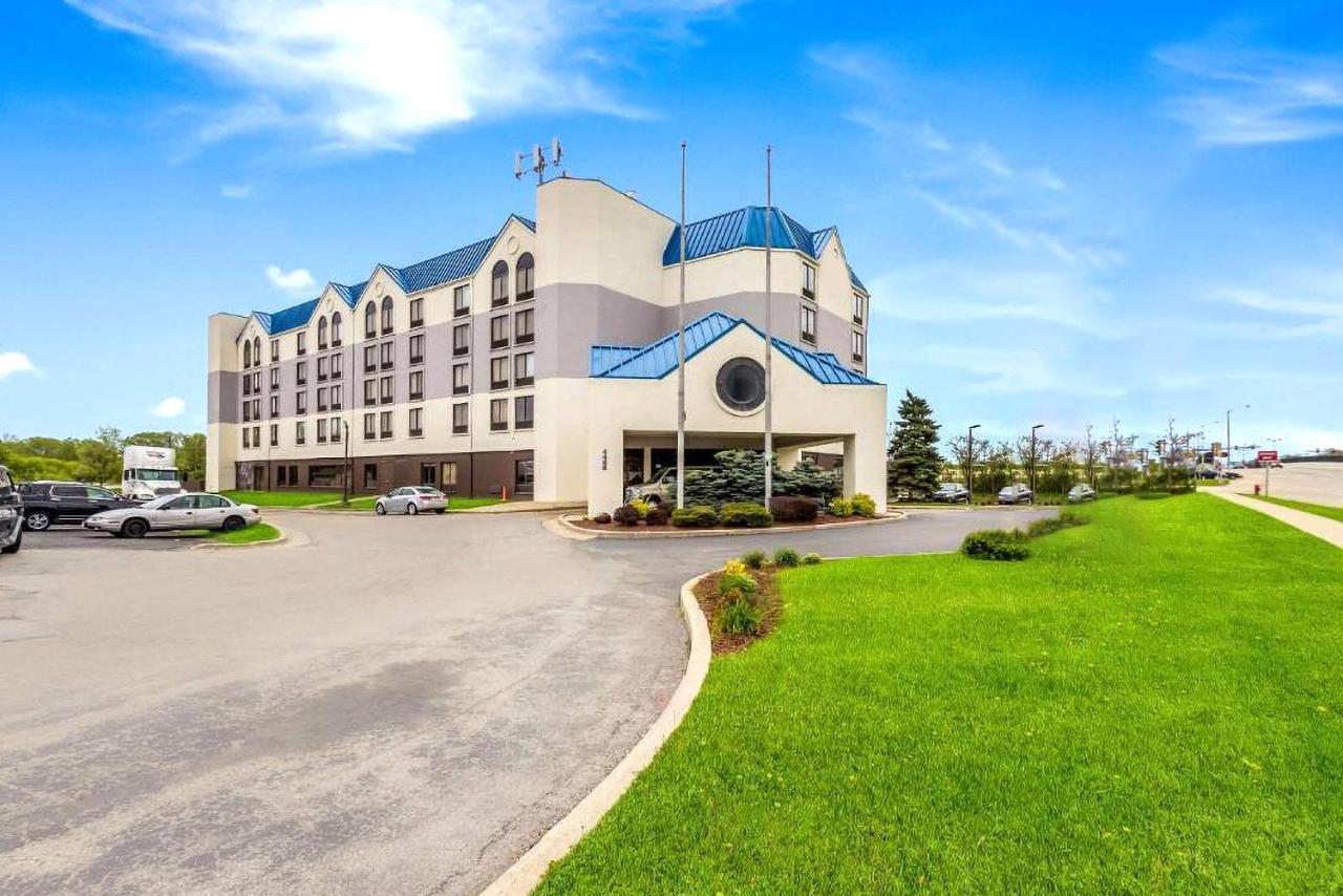 Quality Inn & Suites Милуоки Экстерьер фото