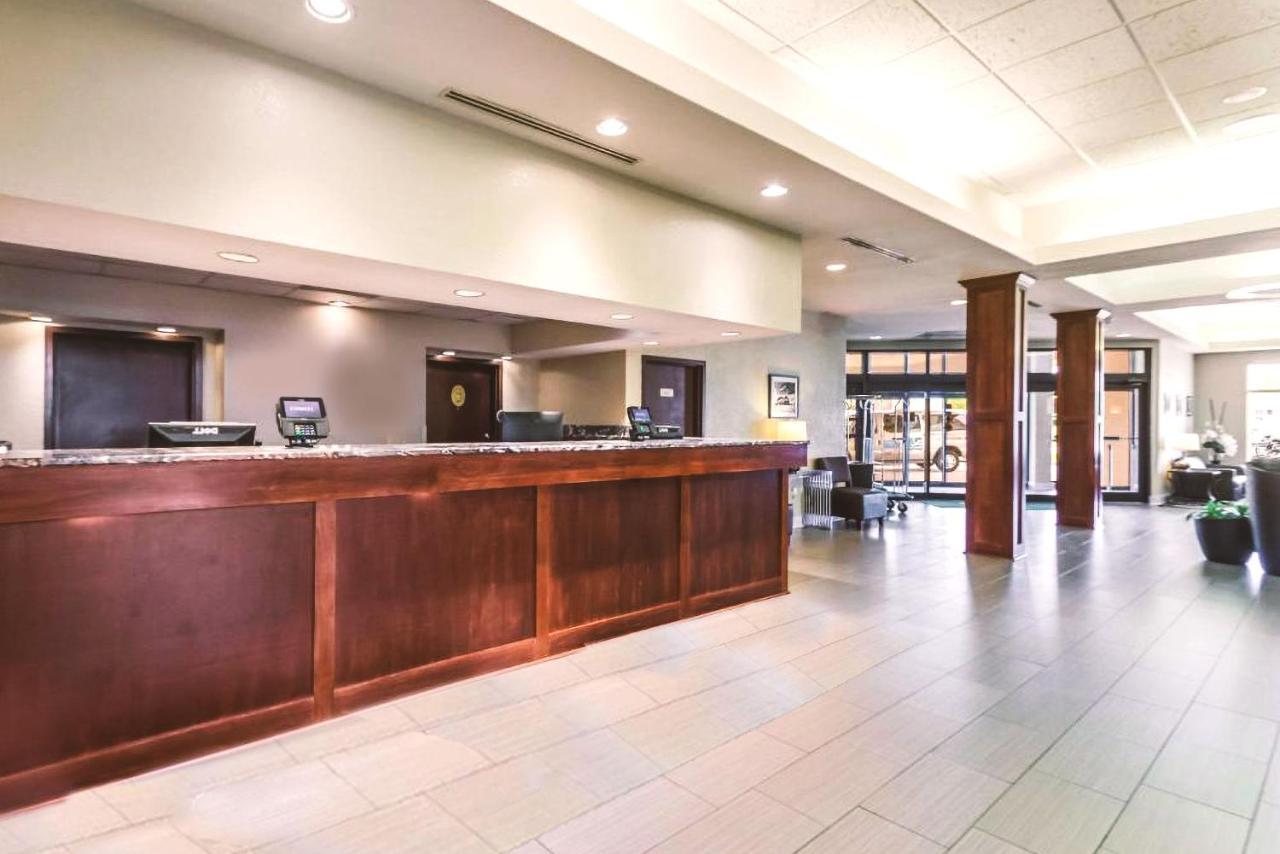 Quality Inn & Suites Милуоки Экстерьер фото
