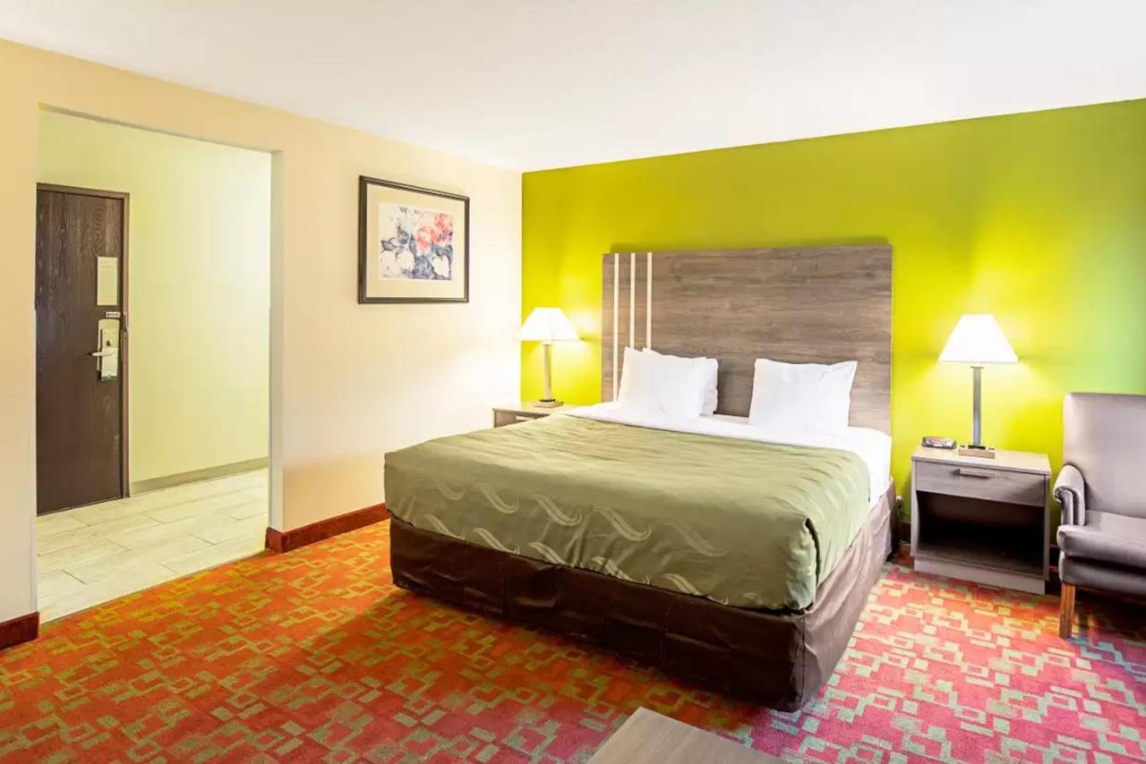 Quality Inn & Suites Милуоки Экстерьер фото