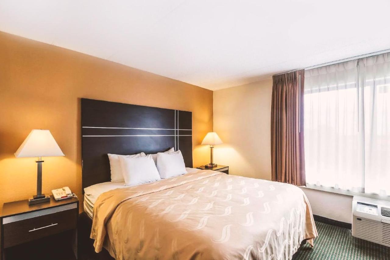 Quality Inn & Suites Милуоки Экстерьер фото