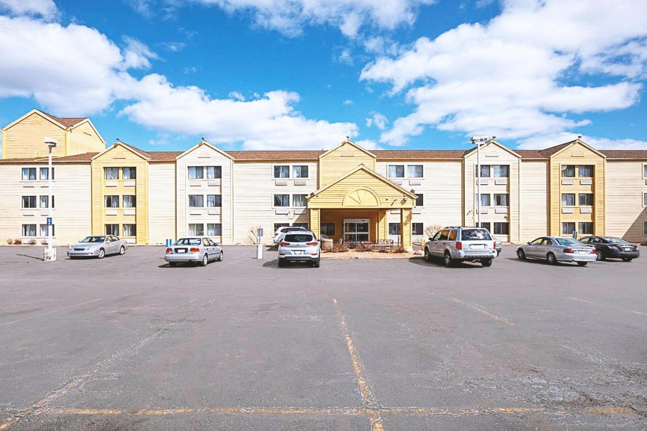 Quality Inn & Suites Милуоки Экстерьер фото