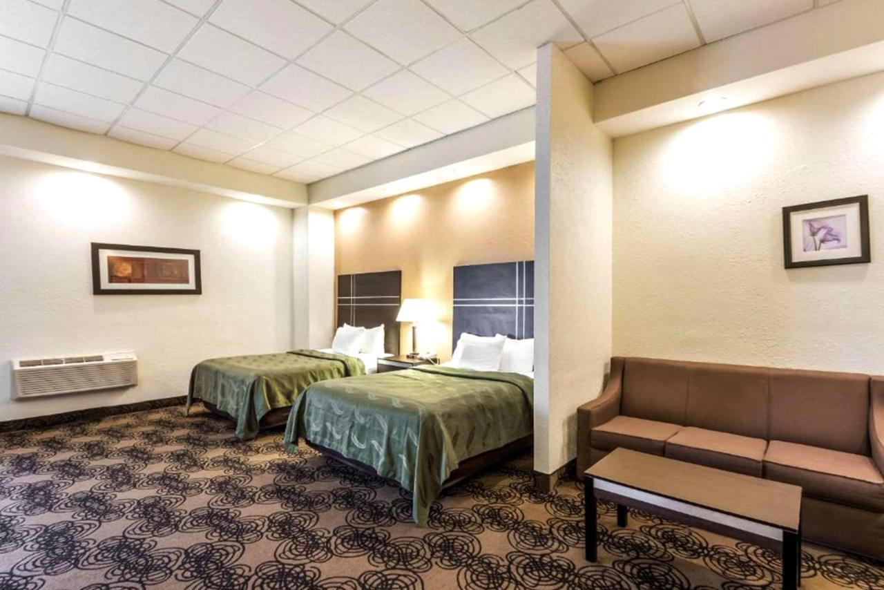 Quality Inn & Suites Милуоки Экстерьер фото