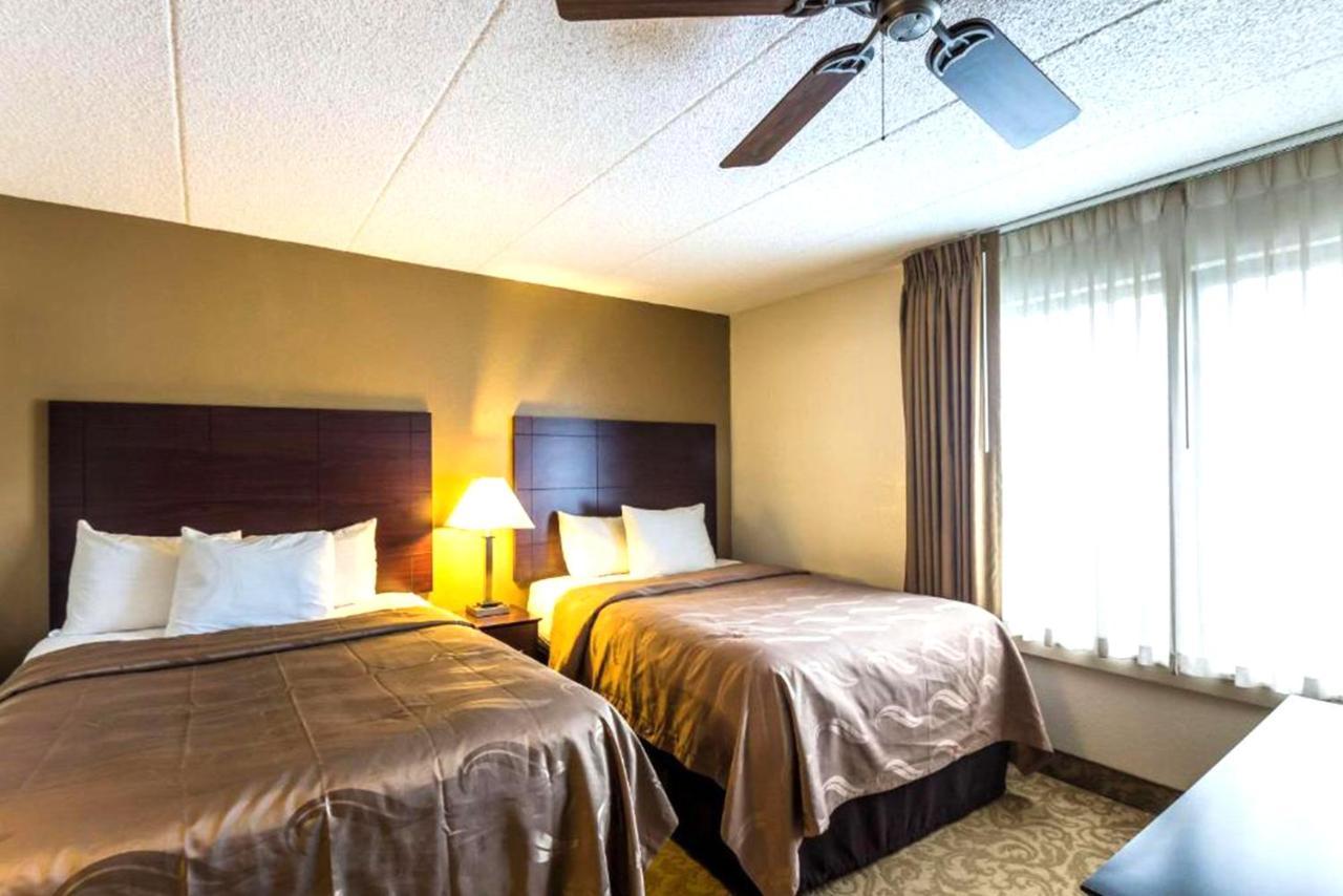Quality Inn & Suites Милуоки Экстерьер фото