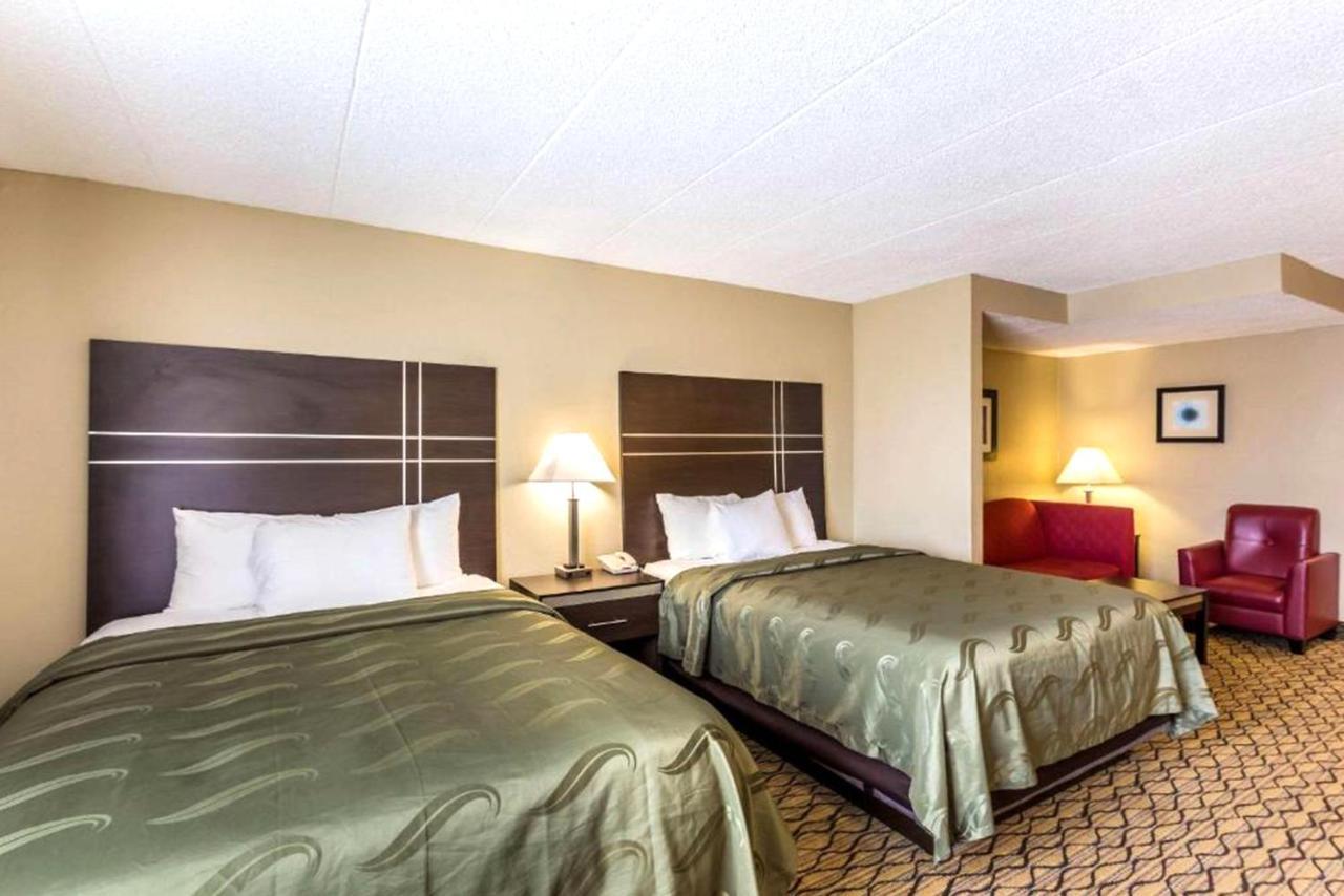 Quality Inn & Suites Милуоки Экстерьер фото