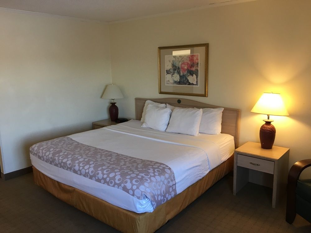 Quality Inn & Suites Милуоки Экстерьер фото