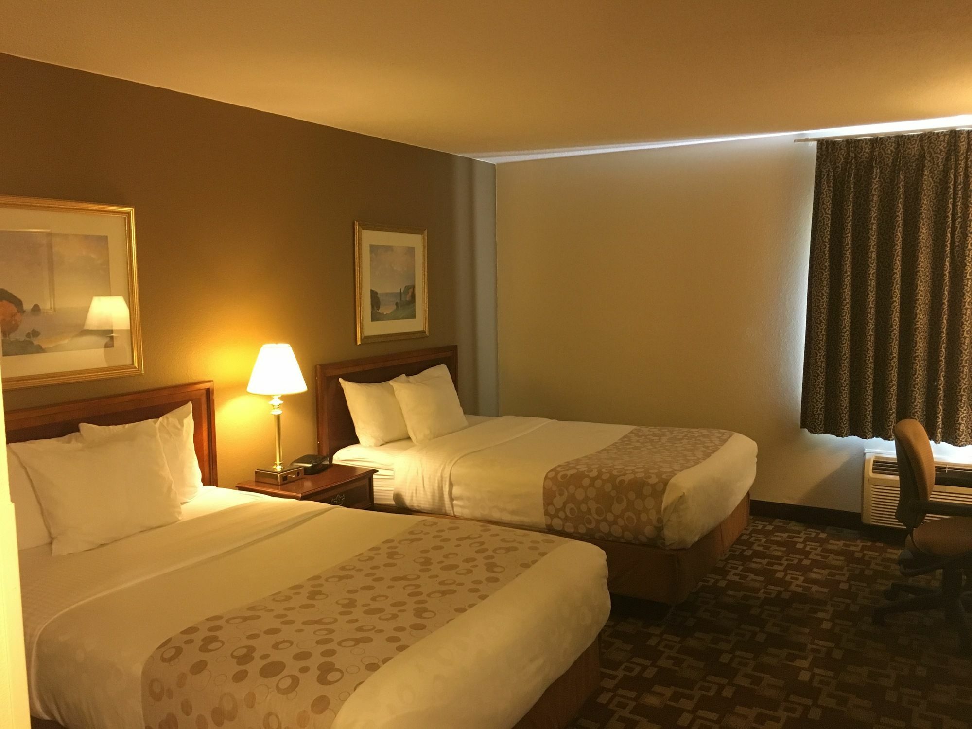 Quality Inn & Suites Милуоки Экстерьер фото