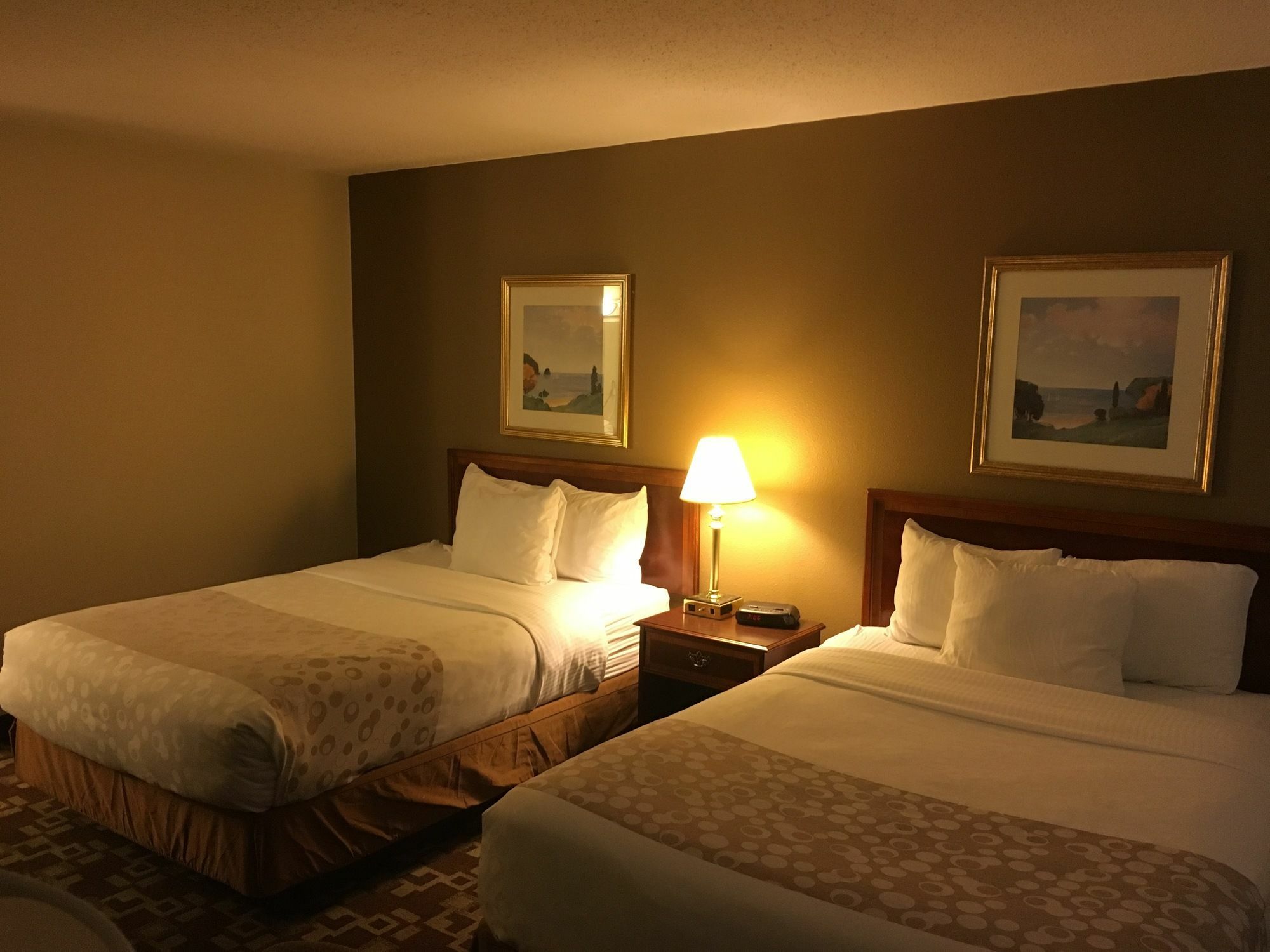 Quality Inn & Suites Милуоки Экстерьер фото