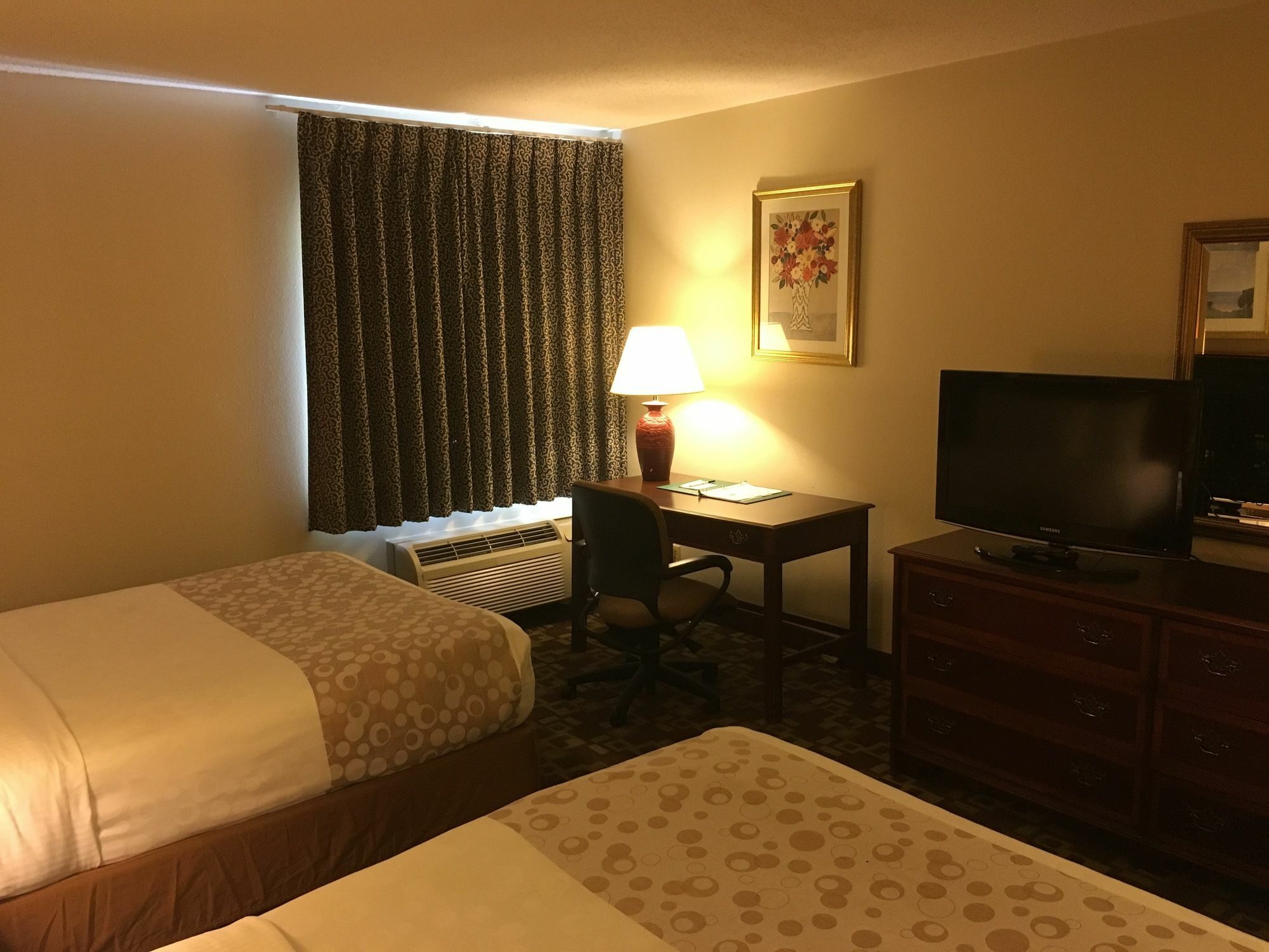 Quality Inn & Suites Милуоки Экстерьер фото